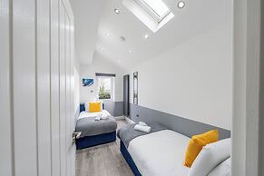1 Bed Flat - Sleeps 3 - Parking - Wifi