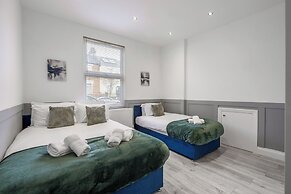 1 Bed Flat - Sleeps 3 - Parking - Wifi