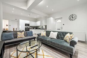 1 Bed Flat - Sleeps 3 - Parking - Wifi