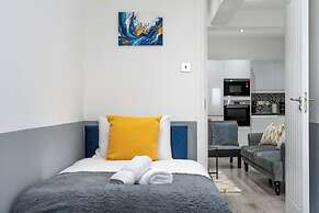 1 Bed Flat - Sleeps 3 - Parking - Wifi