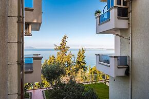 Stylish Apartment by the Beach Free Parking