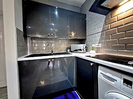 Seaside Escape - Sleeps 4 - Pets Ok - Free Parking