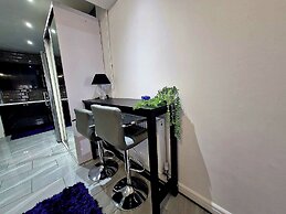 Seaside Escape - Sleeps 4 - Pets Ok - Free Parking