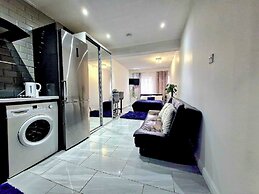 Seaside Escape - Sleeps 4 - Pets Ok - Free Parking