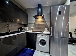 Seaside Escape - Sleeps 4 - Pets Ok - Free Parking