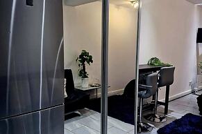 Seaside Escape - Sleeps 4 - Pets Ok - Free Parking