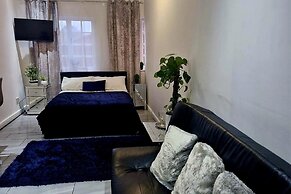 Seaside Escape - Sleeps 4 - Pets Ok - Free Parking
