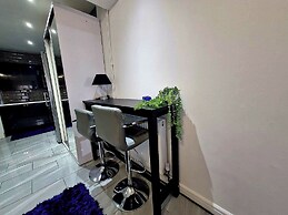 Seaside Escape - Sleeps 4 - Pets Ok - Free Parking