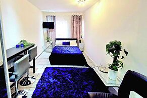 Seaside Escape - Sleeps 4 - Pets Ok - Free Parking