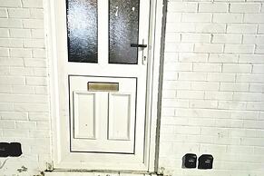 Seaside Escape - Sleeps 4 - Pets Ok - Free Parking