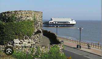 Seaside Escape - Sleeps 4 - Pets Ok - Free Parking