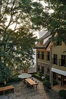 SUNYATA Resort Hotel