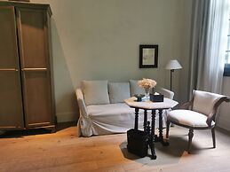 SUNYATA Resort Hotel