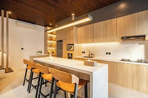 Tropical Bliss Villa 9E - 10min to Beach