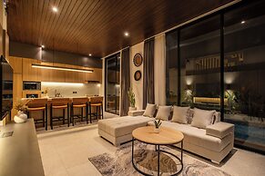 Tropical Bliss Villa 9E - 10min to Beach