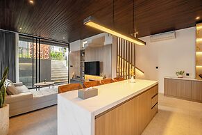 Tropical Bliss Villa 9E - 10min to Beach