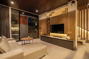 Tropical Bliss Villa 9E - 10min to Beach