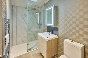 Host Stay Whistler Deluxe Lodge