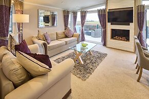 Host Stay Whistler Deluxe Lodge