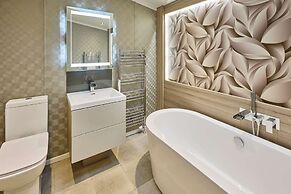 Host Stay Whistler Deluxe Lodge