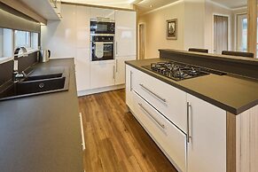 Host Stay Whistler Deluxe Lodge