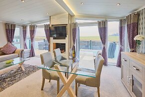 Host Stay Whistler Deluxe Lodge