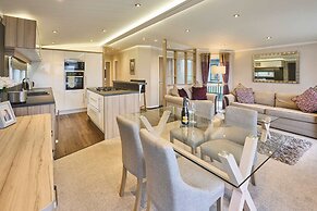 Host Stay Whistler Deluxe Lodge