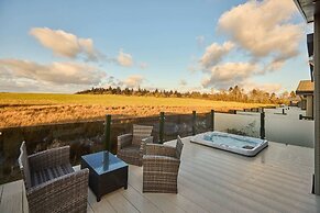 Host Stay Whistler Deluxe Lodge