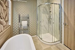 Host Stay Whistler Deluxe Lodge