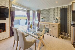 Host Stay Whistler Deluxe Lodge