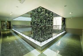 Luxury Condotel Luminous Leman