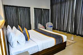 The Zims Luxor Resort