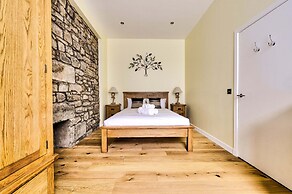 Stunning flat near St. Giles' Cathedral