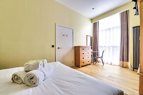 Stunning flat near St. Giles' Cathedral