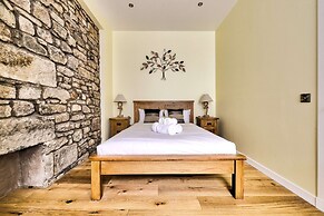 Stunning flat near St. Giles' Cathedral