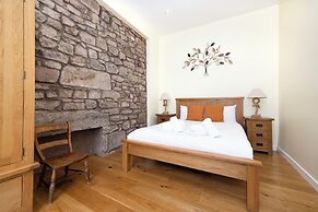 Stunning flat near St. Giles' Cathedral