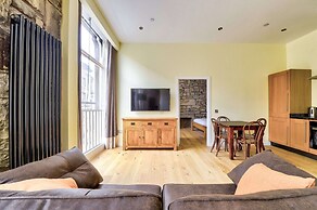 Stunning flat near St. Giles' Cathedral
