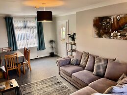 Ideal Road Trip Dunfermline Home - Free Parking