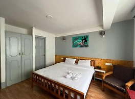 Mellow Fellow Rooms And Hostel