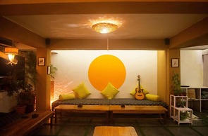 Mellow Fellow Rooms And Hostel