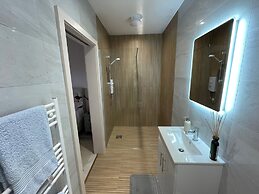 Lakeside Apartment Retreat in Oughterard Connemara