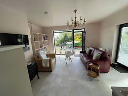 Lakeside Apartment Retreat in Oughterard Connemara