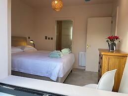 Lakeside Apartment Retreat in Oughterard Connemara