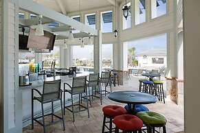 Contemporary Townhouse w Pool BBQ Sleeps 12