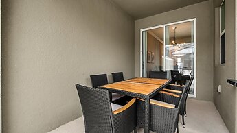 Contemporary Townhouse w Pool BBQ Sleeps 12