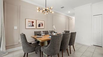 Contemporary Townhouse w Pool BBQ Sleeps 12