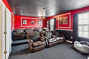 Modern 8BR Home With Private Pool and hot tub