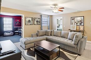 Modern 8BR Home With Private Pool and hot tub