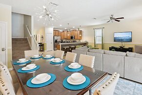 Modern 8BR Home With Private Pool and hot tub