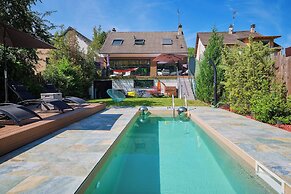 Paris Garden River residence